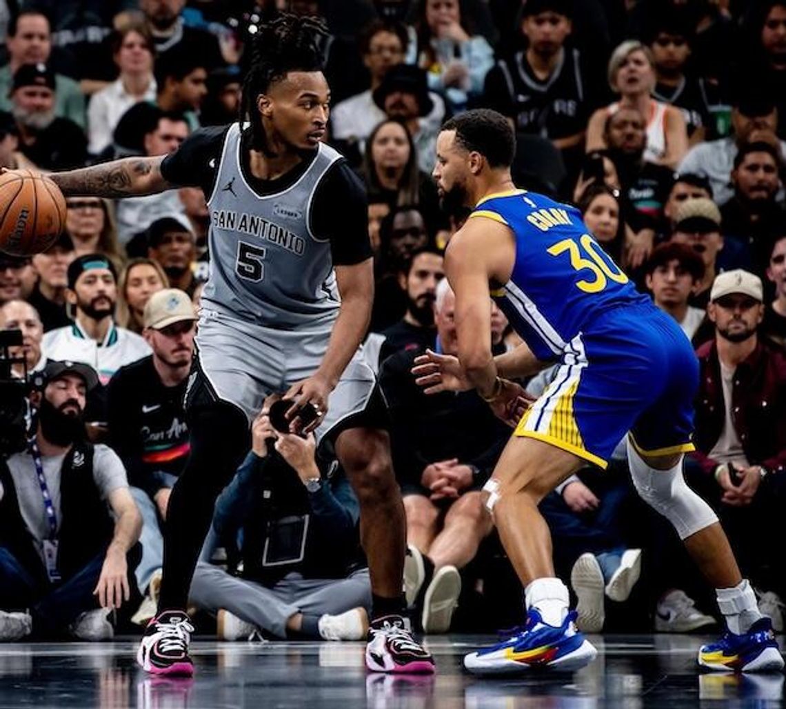 Liga NBA - pięć punktów Sochana, popis Curry’ego, przegrana Spurs