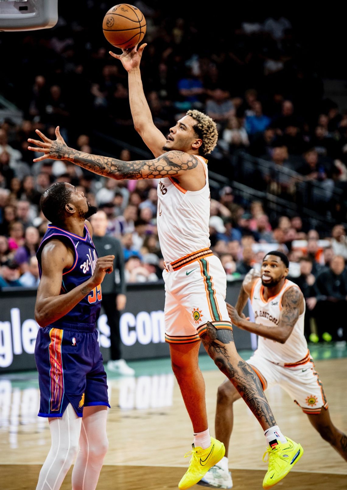 Liga NBA - rekord zbiórek Sochana, Spurs wygrali z Suns