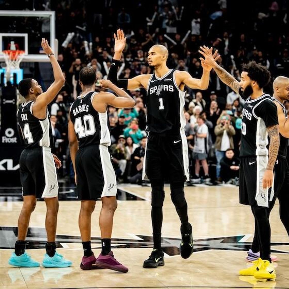 Liga NBA - Spurs lepsi od Timberwolves, Sochan na ławce