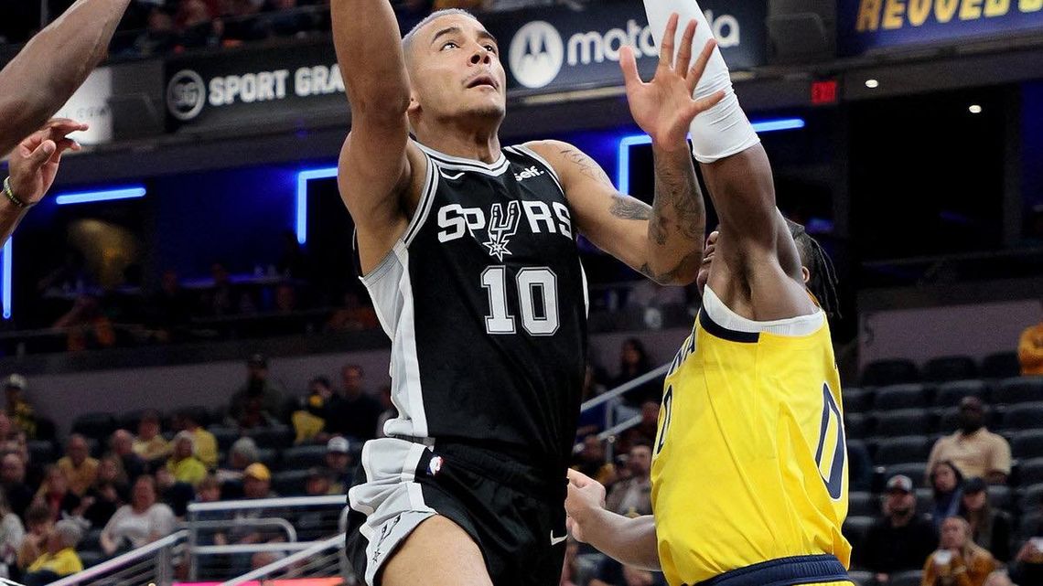 Liga NBA - wygrana Spurs, pierwszy double-double Sochana w karierze