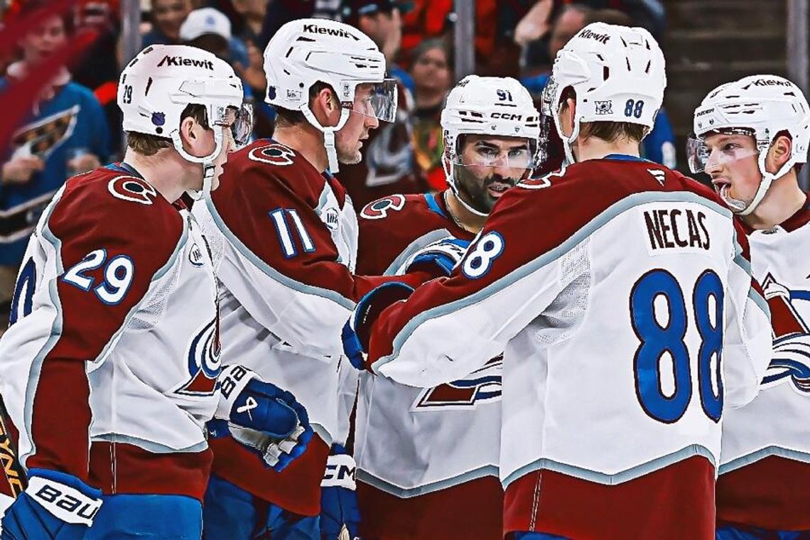 Liga NHL - Avalanche pokonali Blackhawks i są w play off