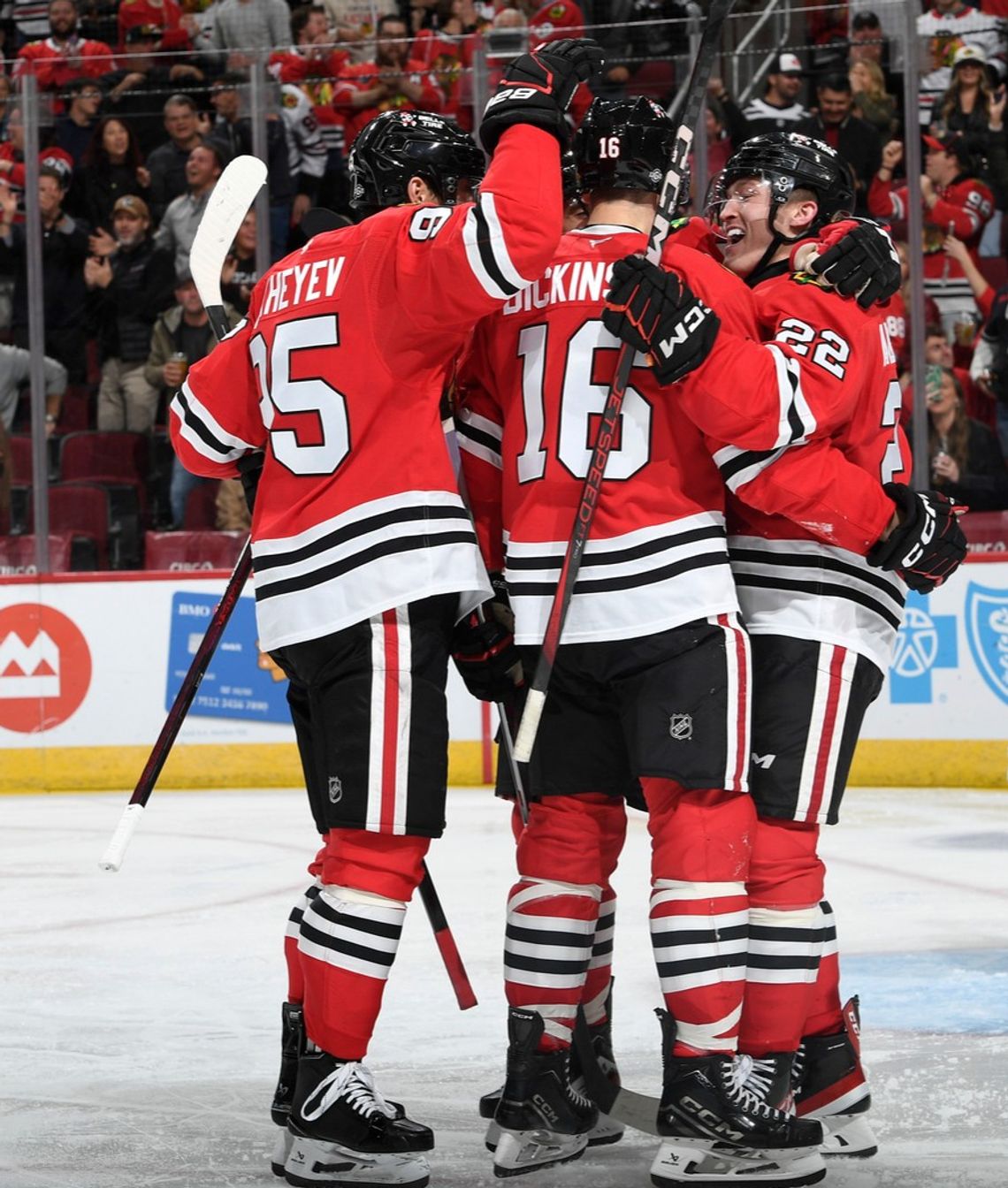 Liga NHL - hat-trick Tavaresa. Zwycięstwo Blackhawks