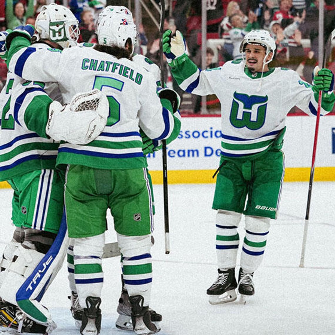 Liga NHL - imponujący powrót Hurricanes