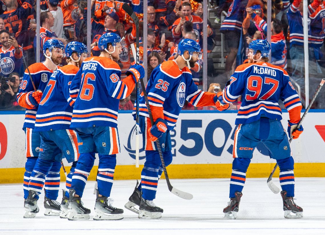 Liga NHL - Oilers wyrównali i są o krok od historycznego osiągnięcia