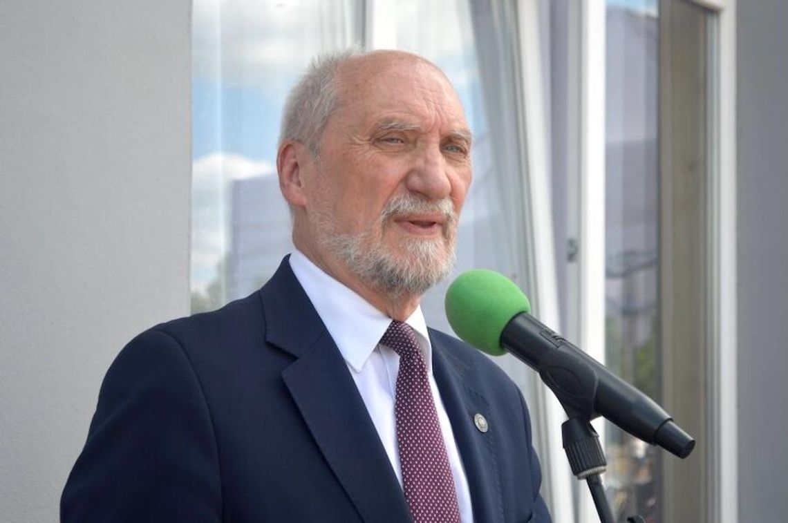 Macierewicz: moim zdaniem samochód stał kiedy rozmawiałem przez telefon