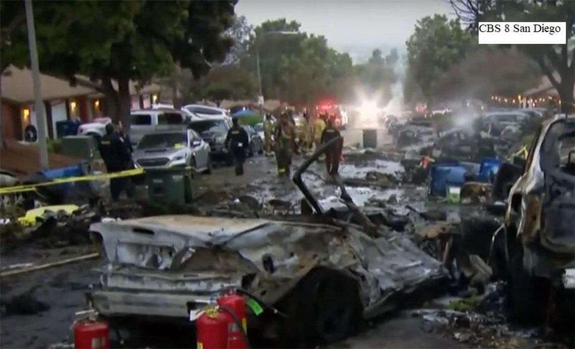 Mały samolot rozbił się o domy w San Diego, są ofiary śmiertelne katastrofy (WIDEO)