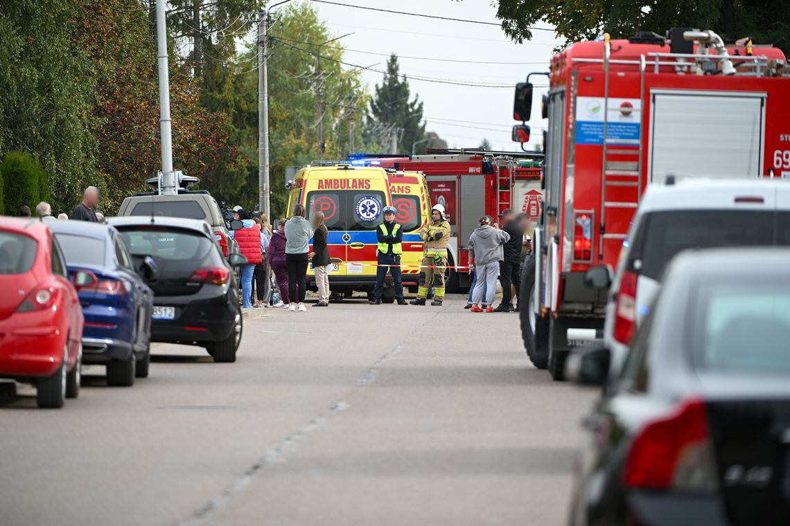 15-latek zaatakował trzy osoby w szkole pod Wyszkowem, jedna zmarła 15-latek zaatakował trzy osoby w szkole pod Wyszkowem, jedna zmarła
