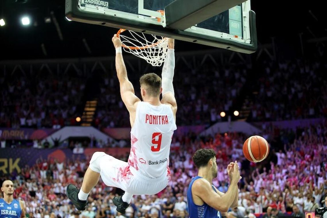 ME koszykarzy - niepokonani Polacy pewni występu w 1/8 finału