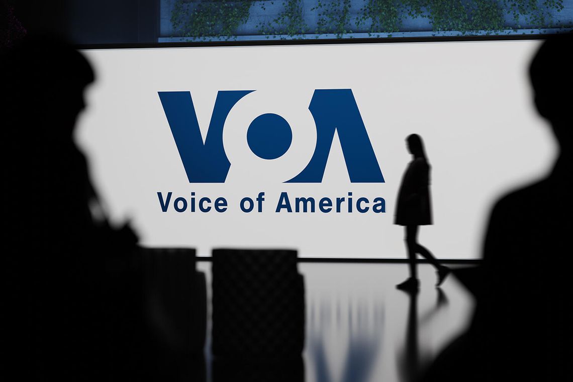 Media: Dyrektor rozgłośni Głos Ameryki zwolniony z pracy