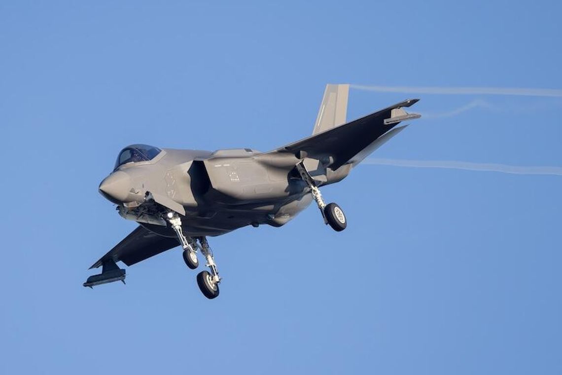 Media: myśliwiec F-35 rozbił się na terenie bazy lotniczej w San Diego Media: myśliwiec F-35 rozbił się na terenie bazy lotniczej w San Diego