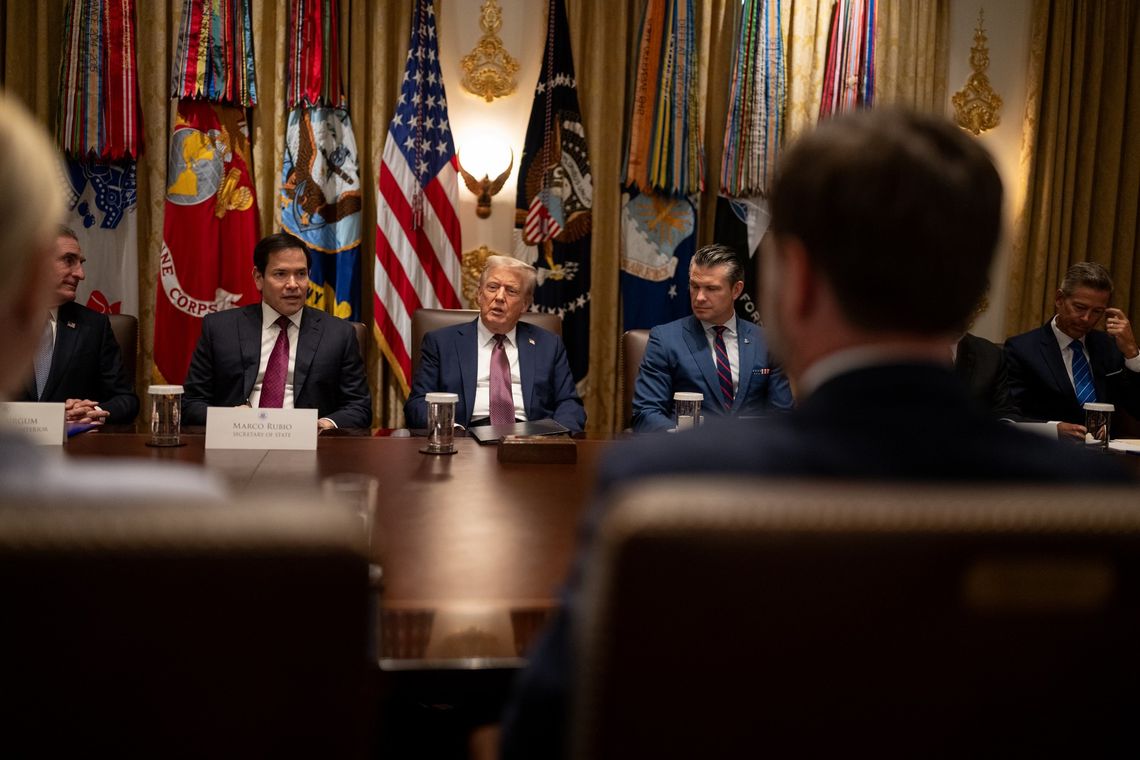 Media: posiedzenie gabinetu pełne pochlebstw dla Trumpa