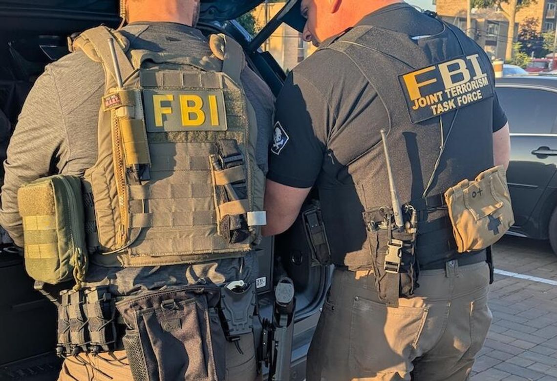 Mieszkaniec Downers Grove aresztowany za nawoływanie do przemocy wobec agentów ICE i prezydenta