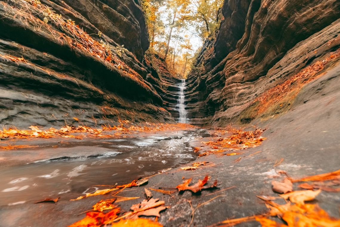 Mieszkaniec północnych przedmieść spadł z urwiska w parku stanowym Starved Rock w Illinois