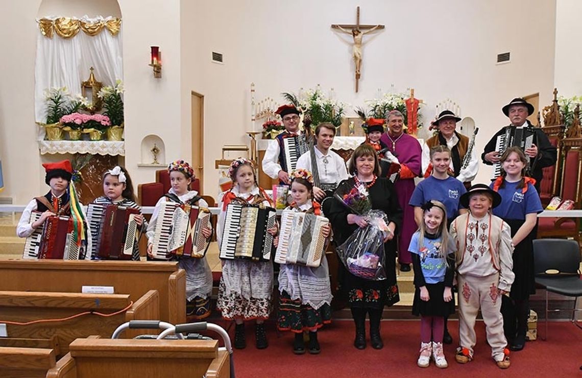 Mini koncert artystów z Wici i małych akordeonistów