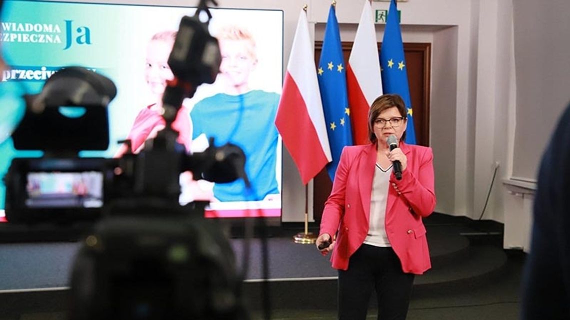 Minister Leszczyna: rozpoczynamy projekt dla kobiet "Bezpieczna, świadoma ja"