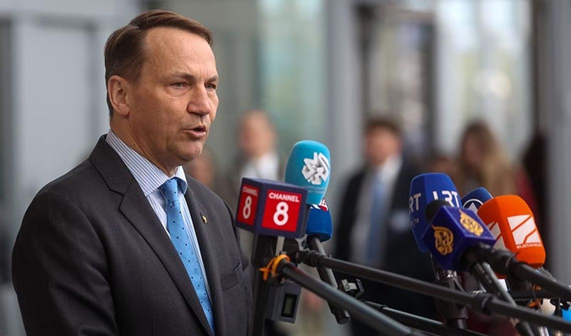 Minister Sikorski: słowa nie powtrzymają Putina, trzeba wydawać pieniądze