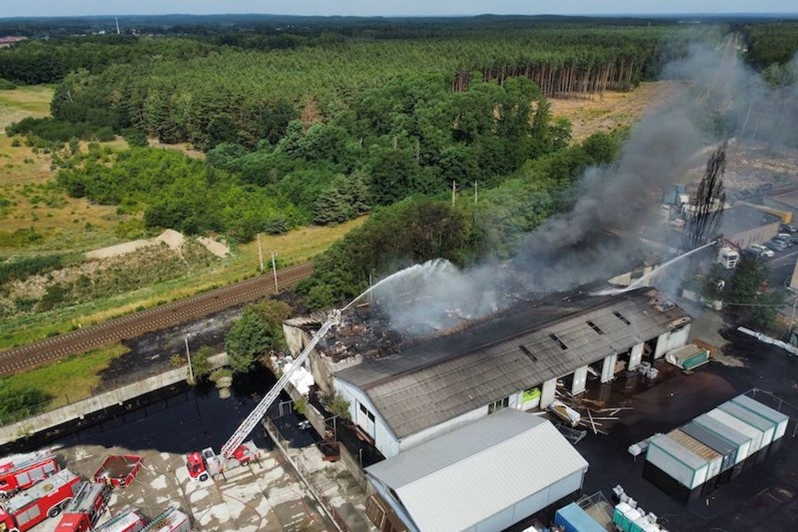 Minister środowiska: Nie ma zagrożenia dla mieszkańców w związku z pożarem w Przylepie pod Zieloną Górą