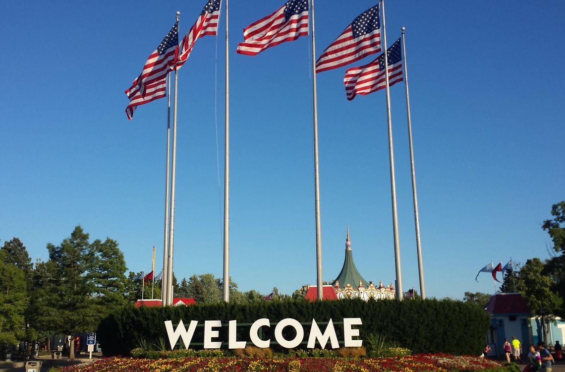 Młodsze nastolatki do Six Flags tylko pod opieką dorosłych