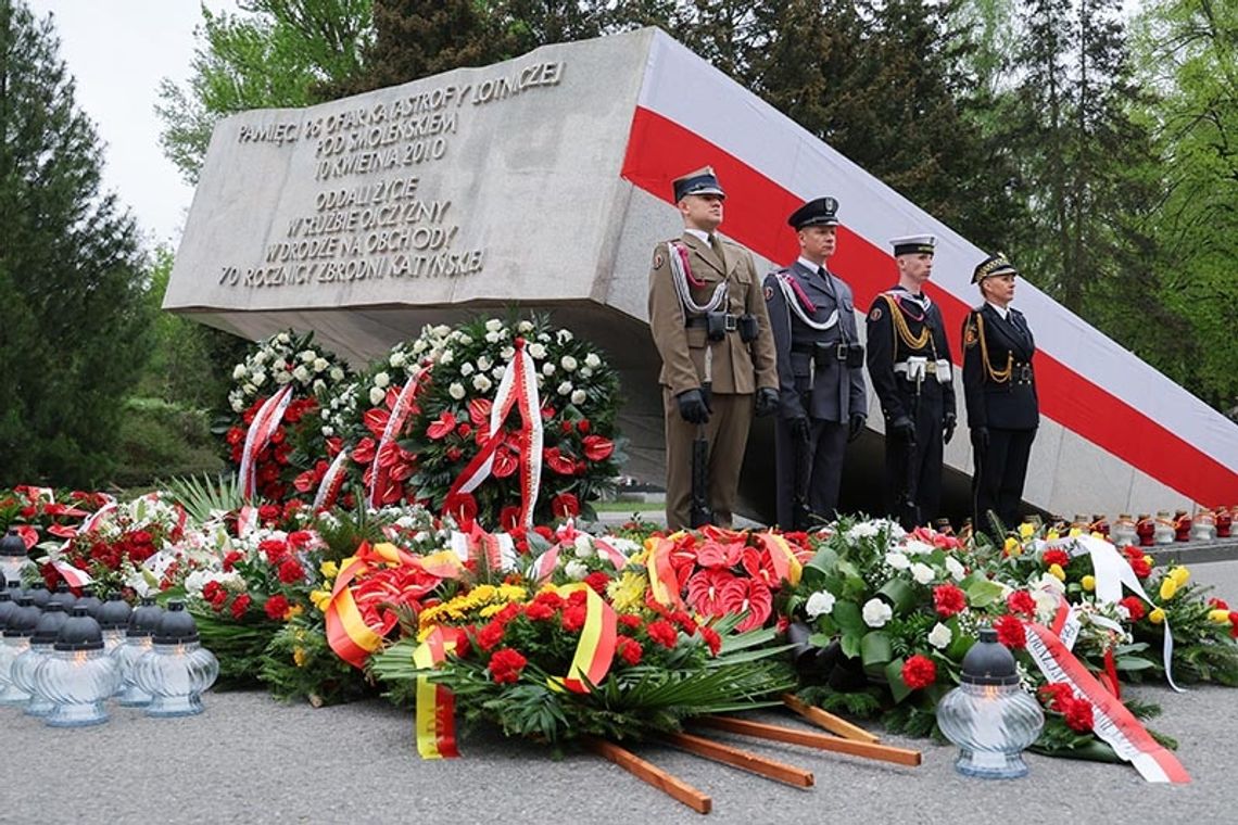 Na Wojskowych Powązkach upamiętniono ofiary katastrofy smoleńskiej