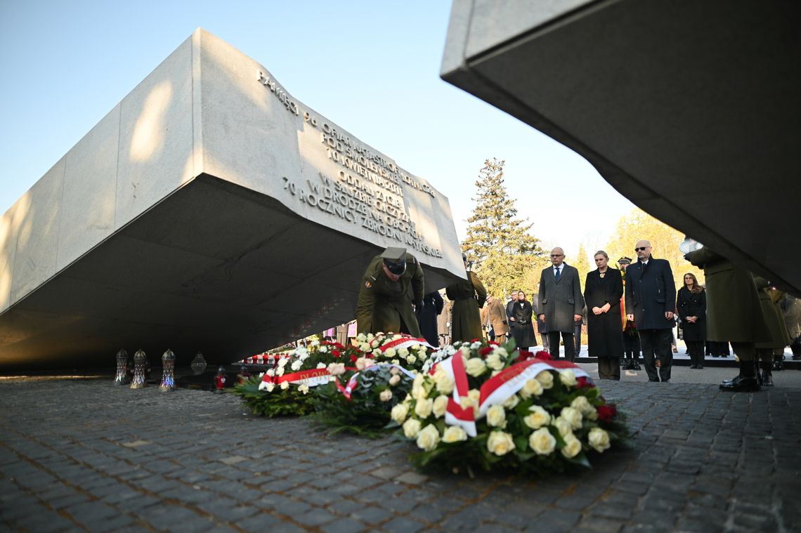 Na Wojskowych Powązkach upamiętniono ofiary katastrofy smoleńskiej