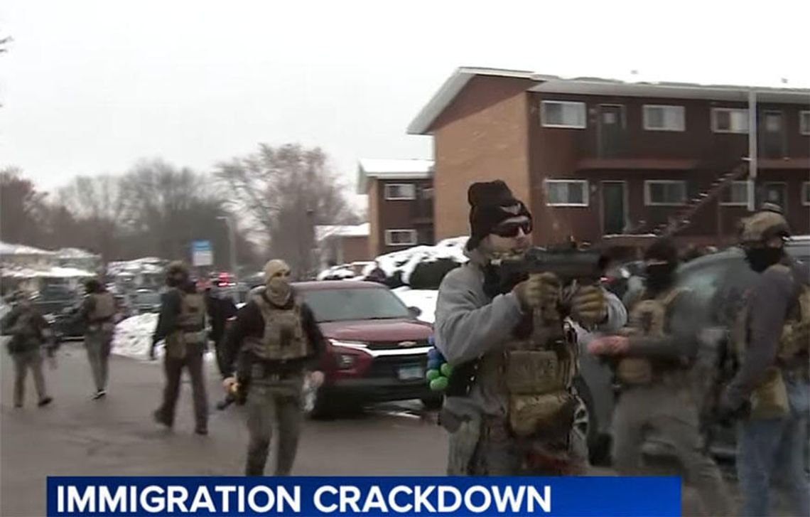 Naloty imigracyjne w Elgin podczas wizyty sekretarz DHS w Chicago (WIDEO)