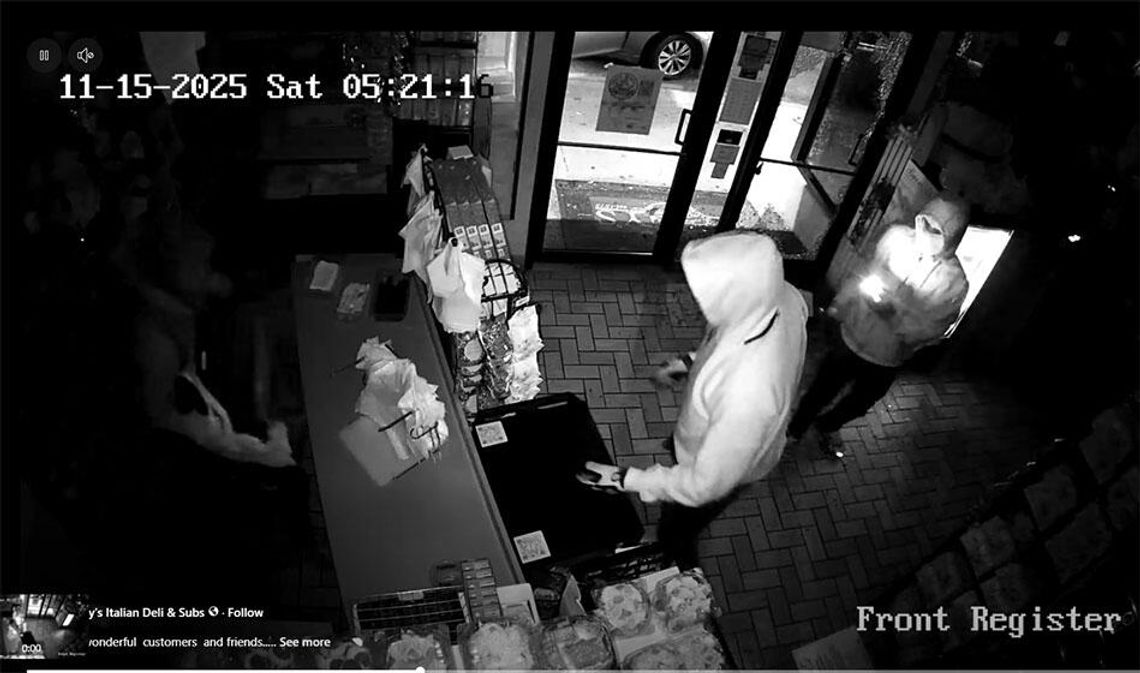 Napad na włoskie delikatesy w Edison Park – właściciel zaskoczony przez złodziei z bronią (WIDEO)