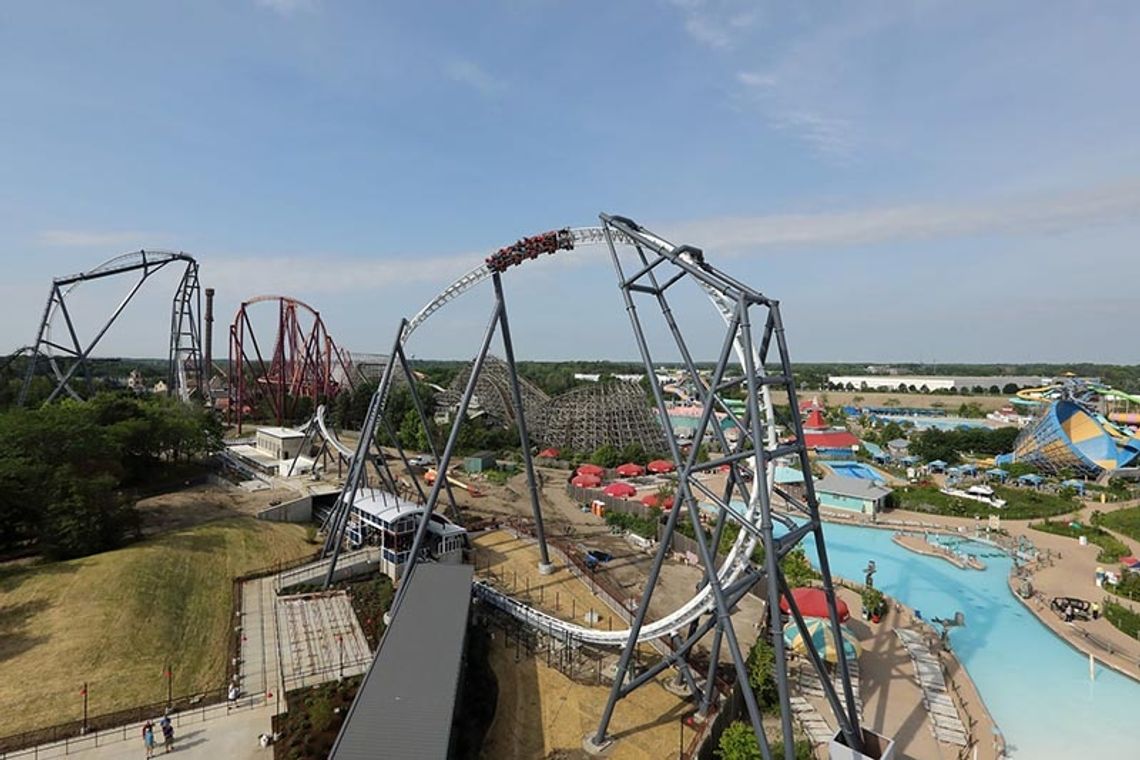 Nastolatki aresztowane, policjanci ranni po bójce w Six Flags Great America w Gurnee