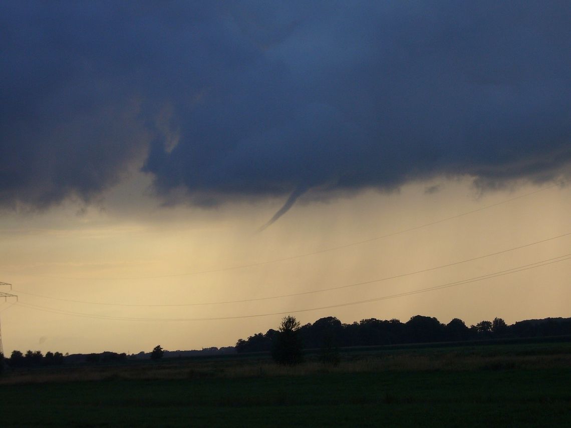 &nbsp;Tornado uderzyło w przedmieścia Los Angeles