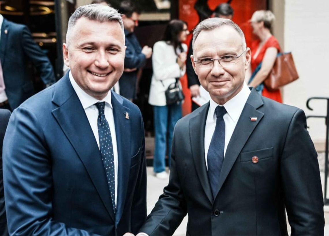 Nitras: Piesiewicz w słabym stylu chce odwzajemnić się Dudzie Nitras: Piesiewicz w słabym stylu chce odwzajemnić się Dudzie