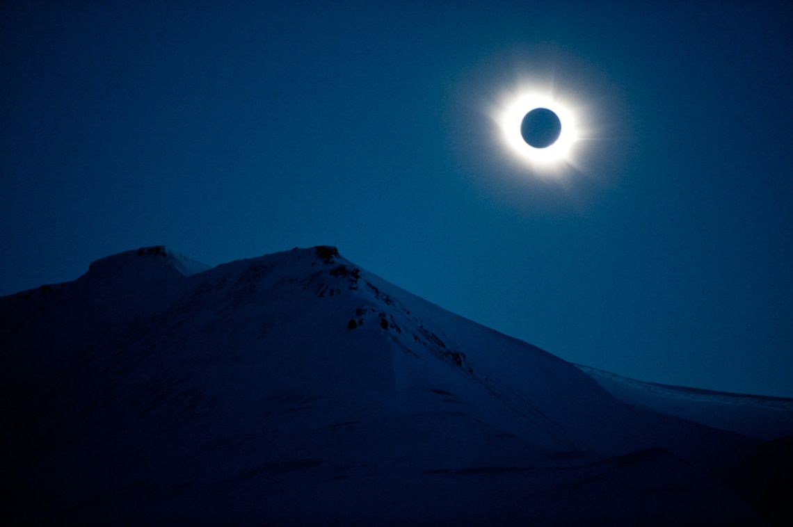 Norwegia. Całkowite zaćmienie Słońca nad archipelagiem Svalbard (ZOBACZ ZDJĘCIA)