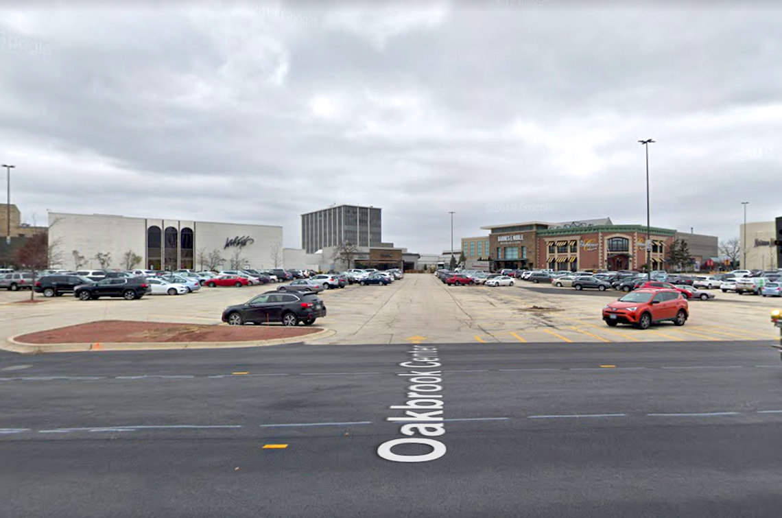 Nowe, płatne miejsca parkingowe przy Oakbrook Center