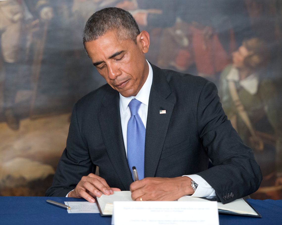 Obama w ambasadzie Francji w Waszyngtonie oddał hołd ofiarom ataku (ZOBACZ ZDJĘCIA)