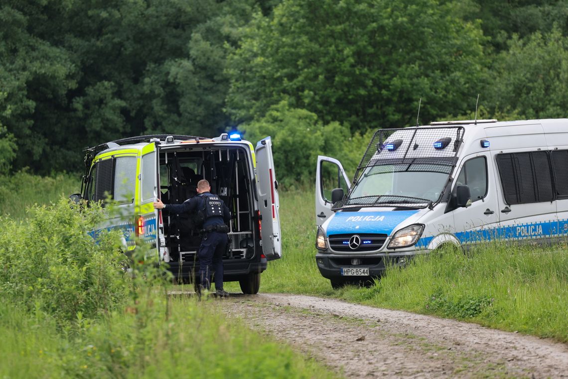 Odnaleziono wrak śmigłowca Robinson; na miejscu ciało jednej osoby