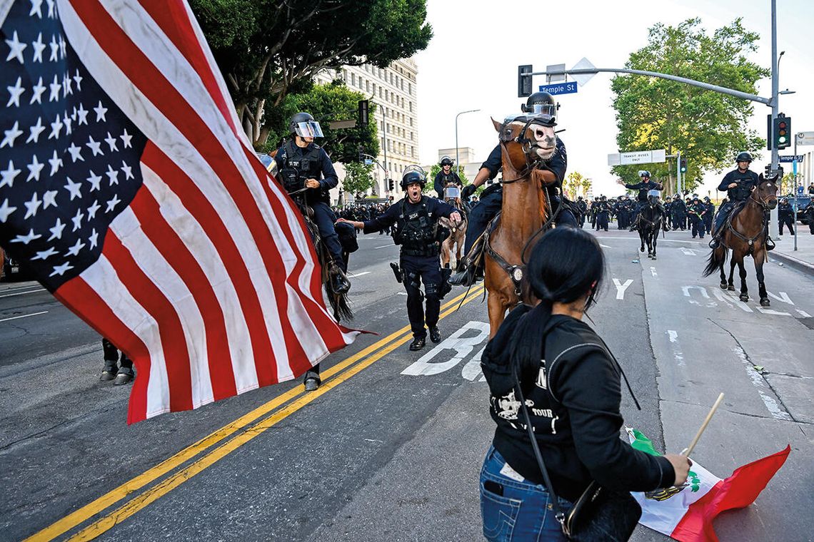 Ogólnokrajowe protesty po nalotach imigracyjnych: Los Angeles pod wojskową ochroną – rośnie napięcie