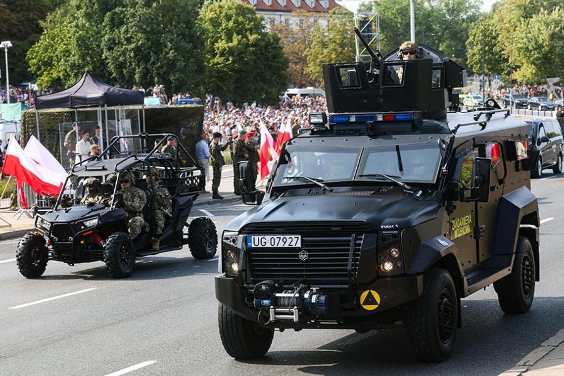 Ok. 2 tys. żołnierzy i kilkaset sztuk sprzętu wojskowego na defiladzie z okazji Święta Wojska Polskiego