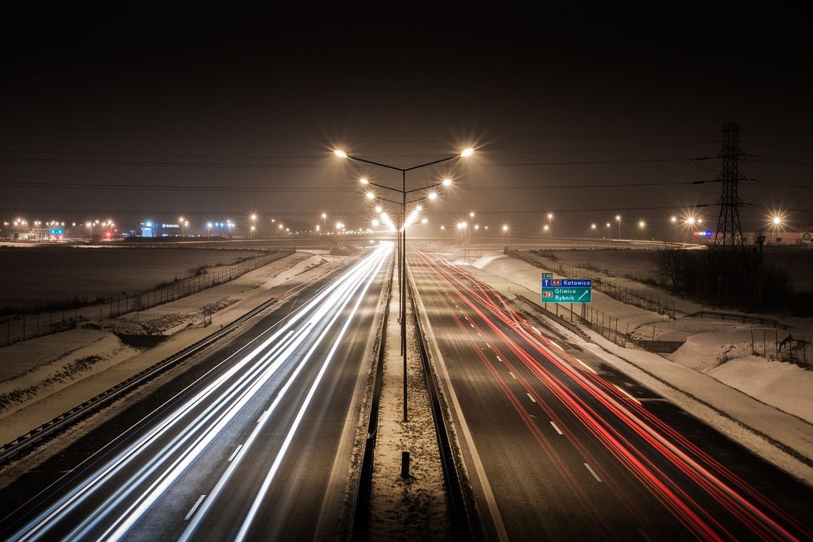 Opolskie. Chciał złapać stopa na autostradzie, dostał mandat za półtora tysiąca złotych