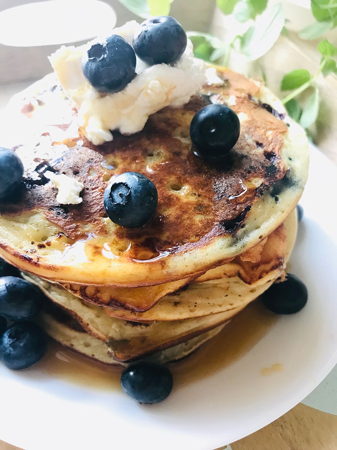 Pancakes z maślanką i borówkami