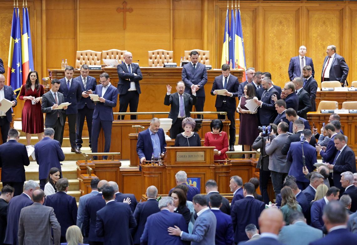 Parlament przegłosował wotum nieufności wobec proeuropejskiego rządu Ilie Bolojana