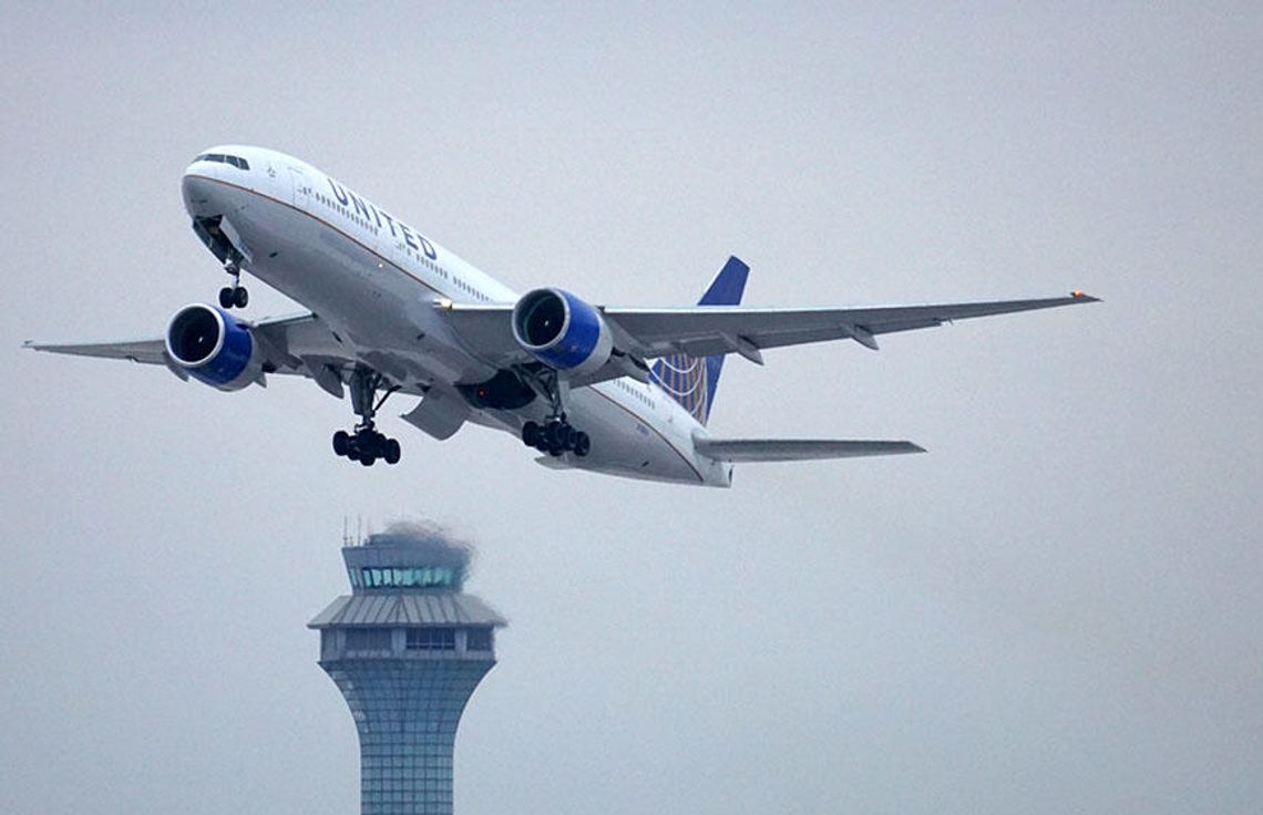 Pasażer lotu do Chicago twierdził, że jego żona ma bombę w bagażu