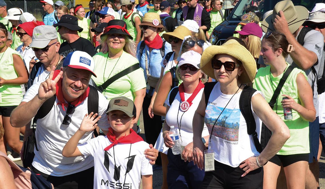 Pątnicy ruszyli w drogę Pątnicy ruszyli w drogę