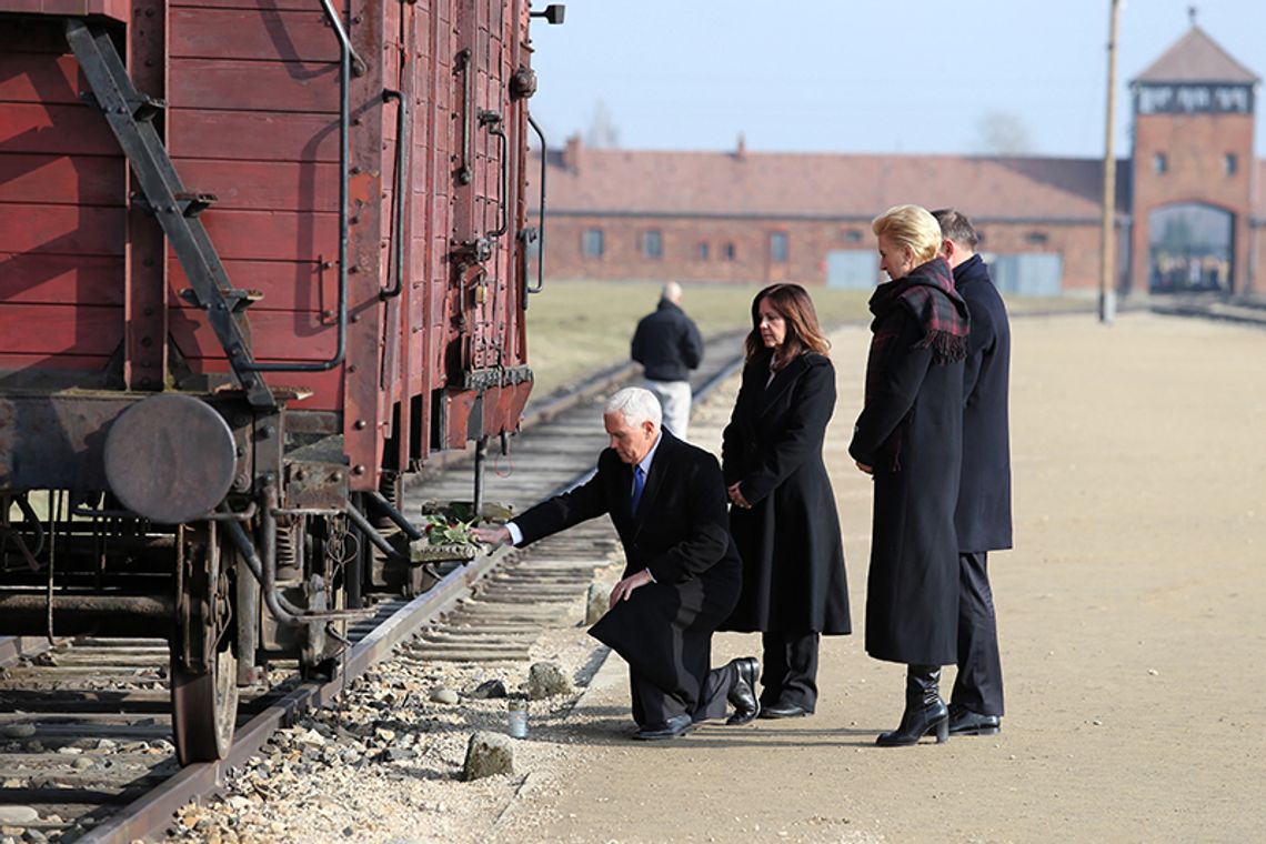 Pence: Niech Auschwitz przypomina, że milczenie w obliczu zła to zgoda na jego triumf (ZDJĘCIA)