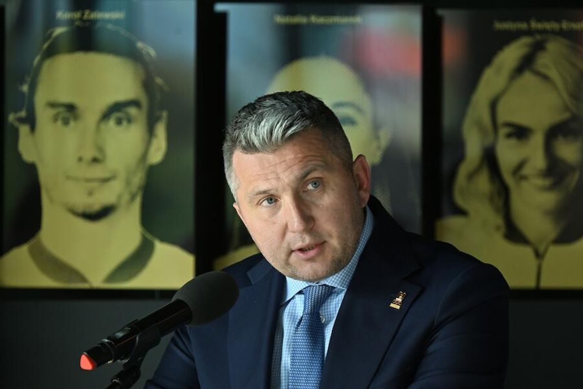 Piesiewicz broni umowy PKOl z Zondacrypto, problemy ze spieniężeniem tokenów