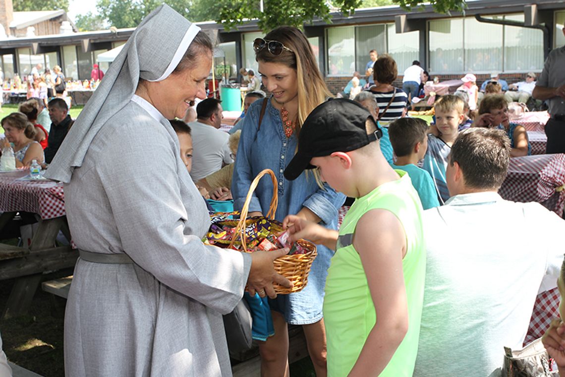 Piknik parafii św. Konstancji w ogrodach kościoła św. Rozalii