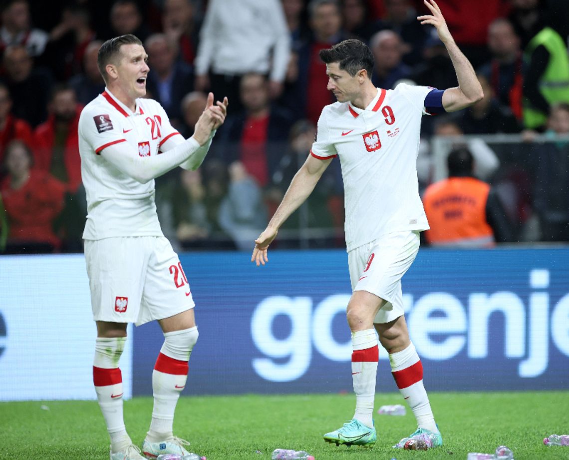 Piłkarska LM - Napoli Zielińskiego i Barcelona Lewandowskiego przeciw sobie w 1/8 finału