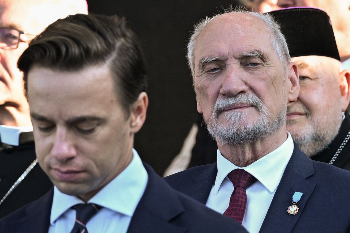 PK: Macierewicz usłyszał zarzut ujawnienia informacji niejawnych