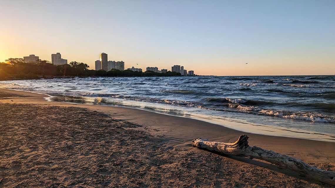Plażowicze, uwaga na bakterie w wodzie
