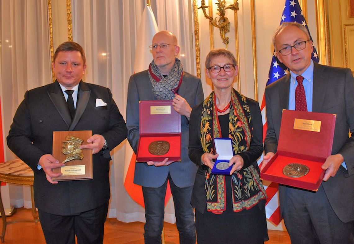 PLL LOT, Neal Pease i Bill Johnston laureatami nagród Instytutu Piłsudskiego w Nowym Jorku