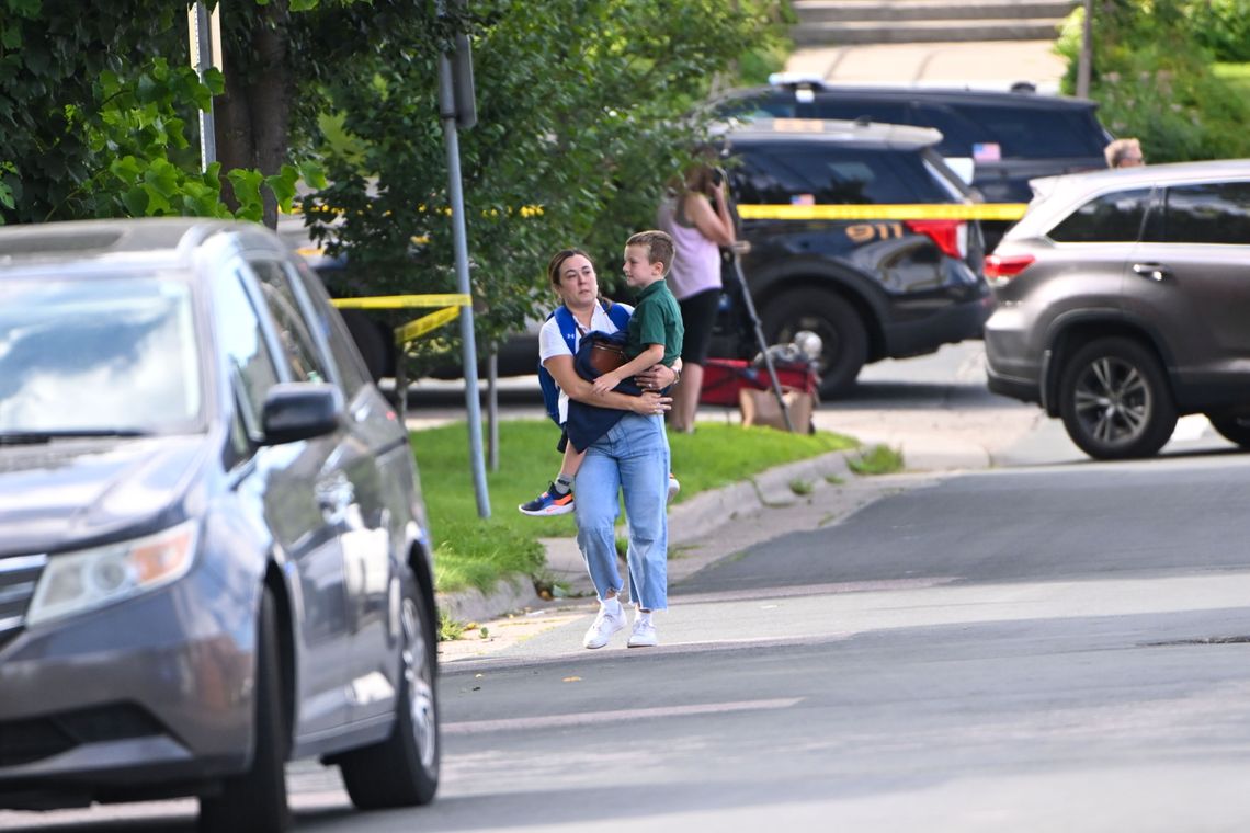 Po strzelaninie w kościele w Minneapolis: reakcje liderów i szkół katolickich w rejonie Chicago, zaostrzenie środków bezpieczeństwa