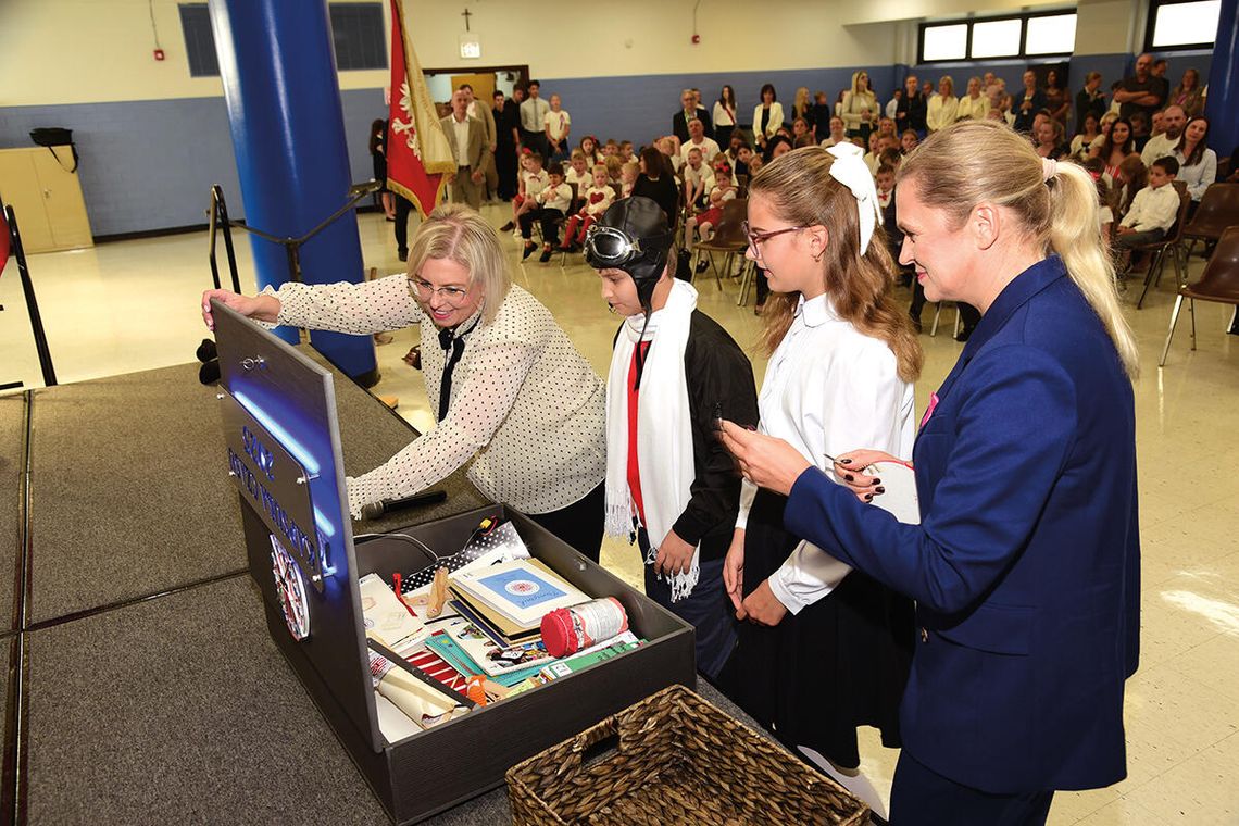 Pół wieku Szkoły Polskiej im. 7. Eskadry Kościuszkowskiej przy Konsulacie Generalnym RP w Chicago Pół wieku Szkoły Polskiej im. 7. Eskadry Kościuszkowskiej przy Konsulacie Generalnym RP w Chicago