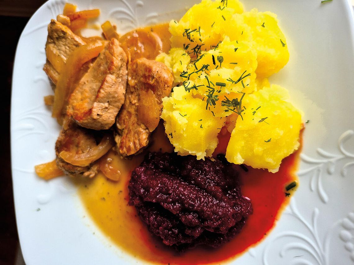 Polędwiczka w sosie cebulowym Polędwiczka w sosie cebulowym